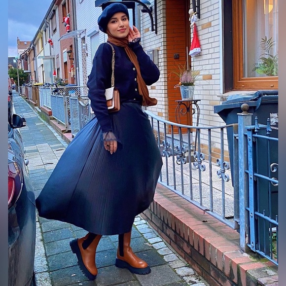 Zara Brown Lug Sole Leather Ankle Boots - Picture 6 of 16